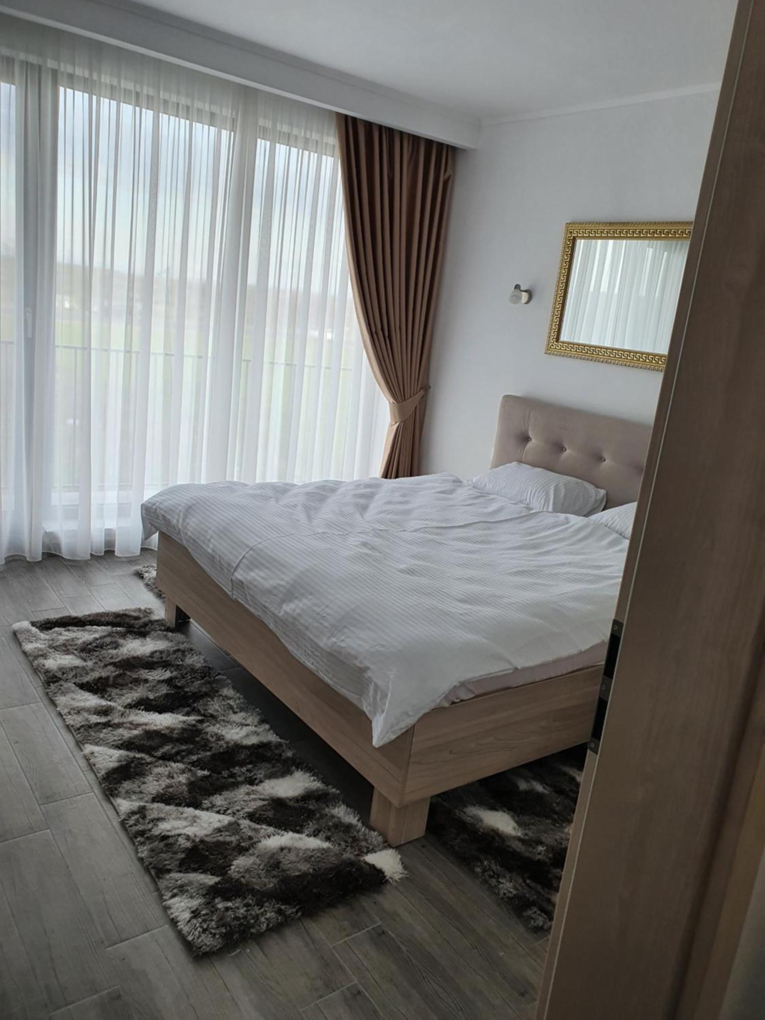 Ferienwohnung Apart Bun Oradea Zimmer foto